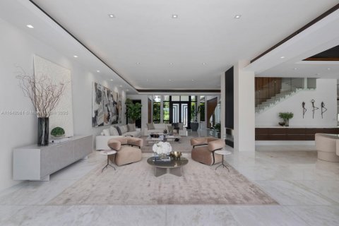 House in Bal Harbour, Florida 6 bedrooms, 611.67 sq.m. № 1764214 - photo 5