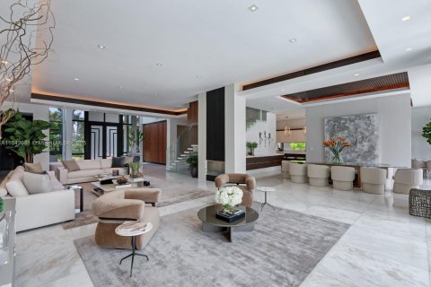 House in Bal Harbour, Florida 6 bedrooms, 611.67 sq.m. № 1764214 - photo 3