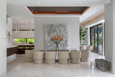 House in Bal Harbour, Florida 6 bedrooms, 611.67 sq.m. № 1764214 - photo 13