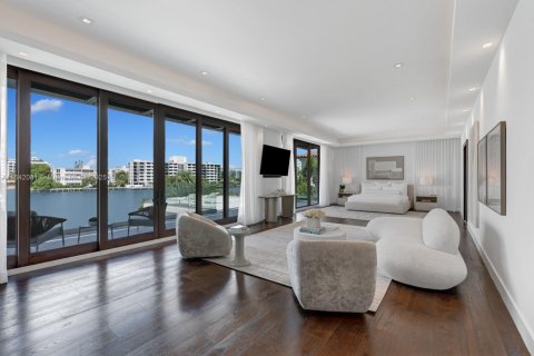 House in Bal Harbour, Florida 6 bedrooms, 611.67 sq.m. № 1764214 - photo 26