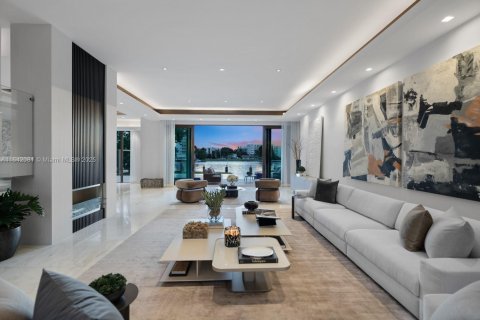 House in Bal Harbour, Florida 6 bedrooms, 611.67 sq.m. № 1764214 - photo 2