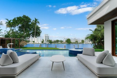 House in Bal Harbour, Florida 6 bedrooms, 611.67 sq.m. № 1764214 - photo 9
