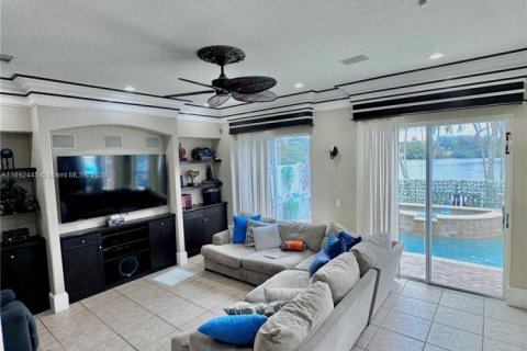 Villa ou maison à vendre à Hollywood, Floride: 4 chambres, 253.16 m2 № 1957828 - photo 6