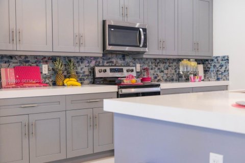 Casa en alquiler en Homestead, Florida, 5 dormitorios, 265.98 m2 № 2050931 - foto 11