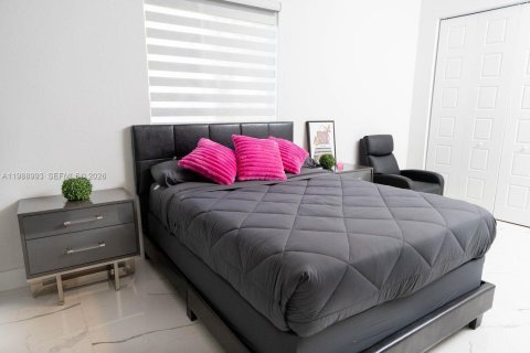 Casa en alquiler en Homestead, Florida, 5 dormitorios, 265.98 m2 № 2050931 - foto 30