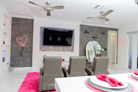 Casa en alquiler en Homestead, Florida, 5 dormitorios, 265.98 m2 № 2050931 - foto 12