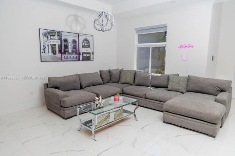 Casa en alquiler en Homestead, Florida, 5 dormitorios, 265.98 m2 № 2050931 - foto 17