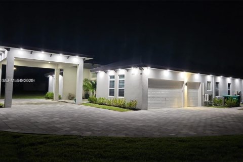 Casa en Homestead, Florida 5 dormitorios, 265.98 m2 № 2050931