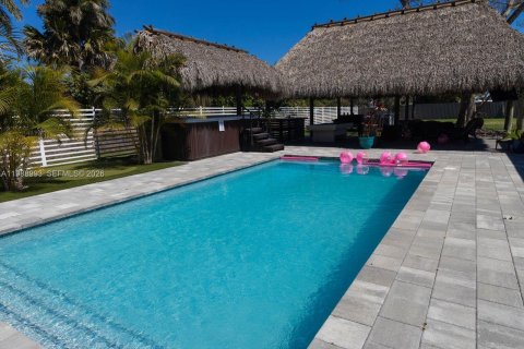Casa en alquiler en Homestead, Florida, 5 dormitorios, 265.98 m2 № 2050931 - foto 2