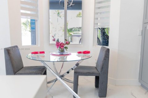 Casa en alquiler en Homestead, Florida, 5 dormitorios, 265.98 m2 № 2050931 - foto 7