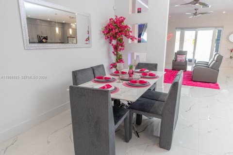 Casa en alquiler en Homestead, Florida, 5 dormitorios, 265.98 m2 № 2050931 - foto 14