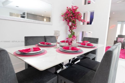 Casa en alquiler en Homestead, Florida, 5 dormitorios, 265.98 m2 № 2050931 - foto 13