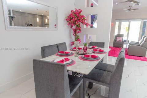 Casa en alquiler en Homestead, Florida, 5 dormitorios, 265.98 m2 № 2050931 - foto 6