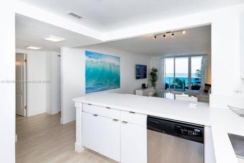 Condominio en alquiler en Miami Beach, Florida, 1 dormitorio, 78.97 m2 № 1834074 - foto 2