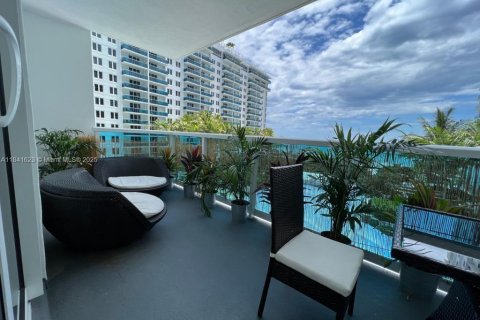 Condominio en alquiler en Miami Beach, Florida, 1 dormitorio, 78.97 m2 № 1834074 - foto 14