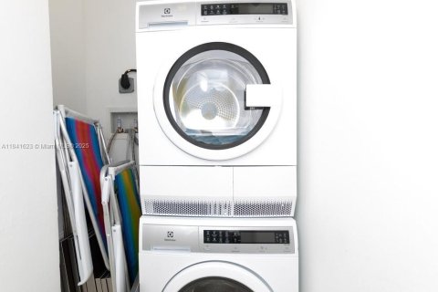 Condominio en alquiler en Miami Beach, Florida, 1 dormitorio, 78.97 m2 № 1834074 - foto 11