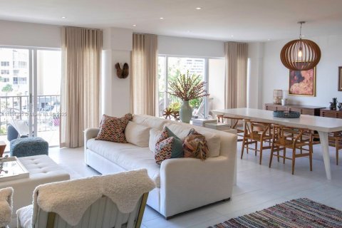 Copropriété à louer à Miami, Floride: 2 chambres, 181.16 m2 № 1948964 - photo 3