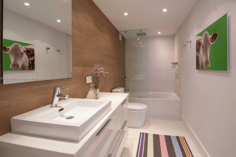 Copropriété à louer à Miami, Floride: 2 chambres, 181.16 m2 № 1948964 - photo 17