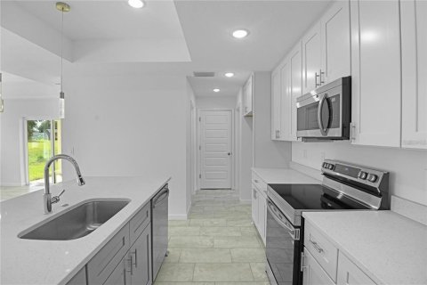 Immobilier commercial à vendre à Kissimmee, Floride: 162.21 m2 № 2437342 - photo 4