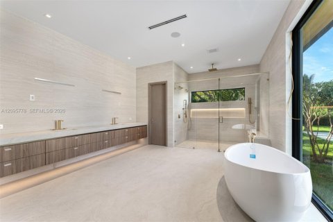 House in Pinecrest, Florida 7 bedrooms, 787.25 sq.m. № 2401275 - photo 10