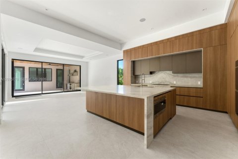 House in Pinecrest, Florida 7 bedrooms, 787.25 sq.m. № 2401275 - photo 5