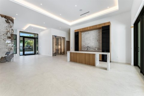 House in Pinecrest, Florida 7 bedrooms, 787.25 sq.m. № 2401275 - photo 3
