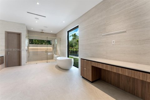 House in Pinecrest, Florida 7 bedrooms, 787.25 sq.m. № 2401275 - photo 9