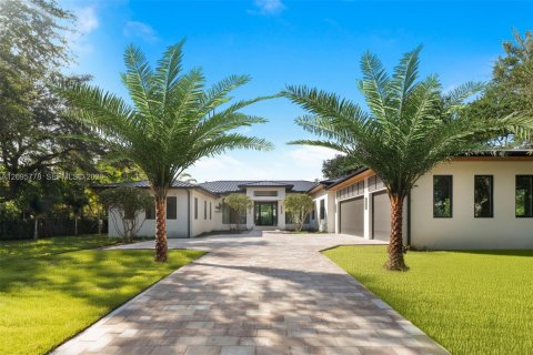 House in Pinecrest, Florida 7 bedrooms, 787.25 sq.m. № 2401275
