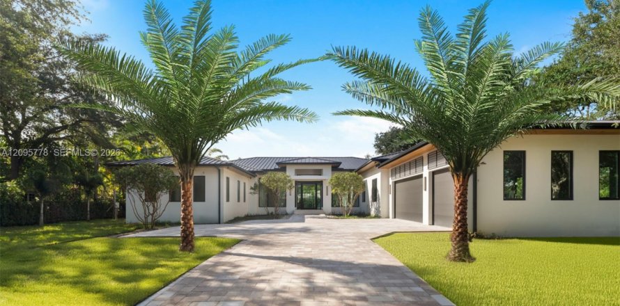 House in Pinecrest, Florida 7 bedrooms, 787.25 sq.m. № 2401275