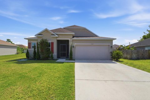 House in Port St. Lucie, Florida 3 bedrooms, 185.25 sq.m. № 2315724