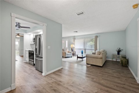 House in Homosassa, Florida 2 bedrooms, 137.68 sq.m. № 2394068 - photo 5