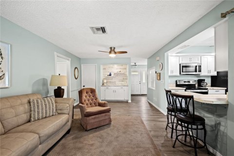 House in Homosassa, Florida 2 bedrooms, 137.68 sq.m. № 2394068 - photo 11