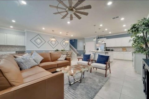 House in Davenport, Florida 10 bedrooms, 408.68 sq.m. № 1904874 - photo 3