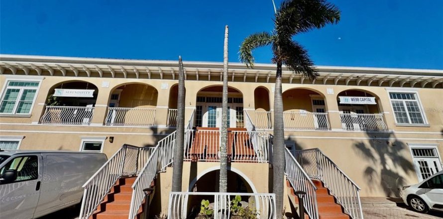 Commercial property in Anna Maria, Florida 114.73 sq.m. № 2197422