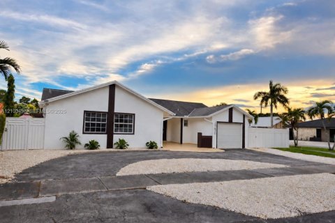 Casa en Miami, Florida 6 dormitorios, 151.43 m2 № 2413150
