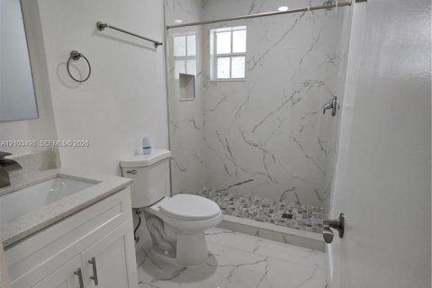 Casa en venta en Miami, Florida, 6 dormitorios, 151.43 m2 № 2413150 - foto 13