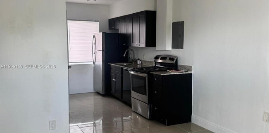 Studio in the Condo in Miami, Florida  № 2067446