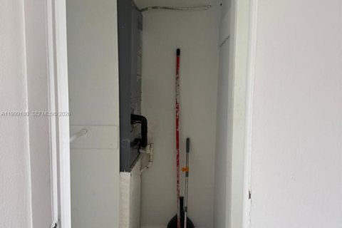 Condo in Miami, Florida  № 2067446 - photo 2