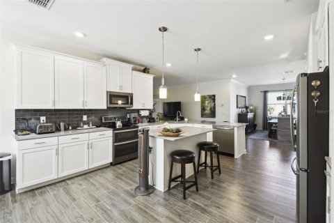 House in Winter Haven, Florida 4 bedrooms, 213.86 sq.m. № 1718378 - photo 6