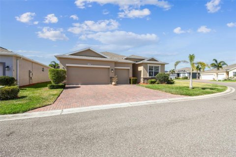 House in Winter Haven, Florida 4 bedrooms, 213.86 sq.m. № 1718378 - photo 2