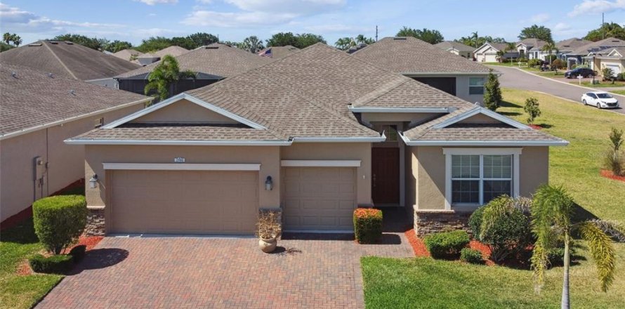 House in Winter Haven, Florida 4 bedrooms, 213.86 sq.m. № 1718378