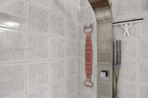 Купить кондоминиум в Халландейл-Бич, Флорида 1 спальня, 68.1м2, № 2010215 - фото 23