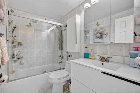 Купить кондоминиум в Халландейл-Бич, Флорида 1 спальня, 68.1м2, № 2010215 - фото 5