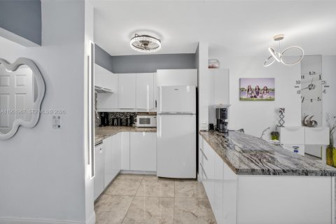 Купить кондоминиум в Халландейл-Бич, Флорида 1 спальня, 68.1м2, № 2010215 - фото 3