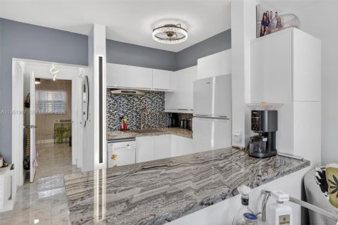 Купить кондоминиум в Халландейл-Бич, Флорида 1 спальня, 68.1м2, № 2010215 - фото 21