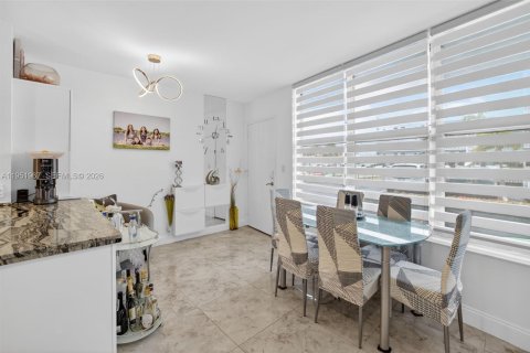 Купить кондоминиум в Халландейл-Бич, Флорида 1 спальня, 68.1м2, № 2010215 - фото 17