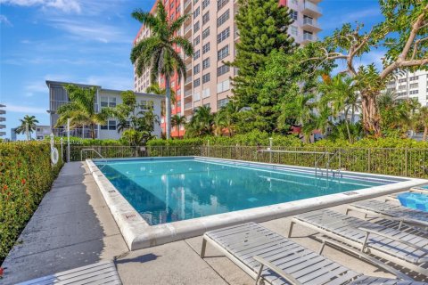 Купить кондоминиум в Халландейл-Бич, Флорида 1 спальня, 68.1м2, № 2010215 - фото 10