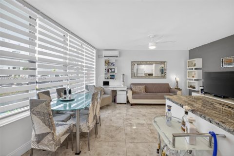 Купить кондоминиум в Халландейл-Бич, Флорида 1 спальня, 68.1м2, № 2010215 - фото 14