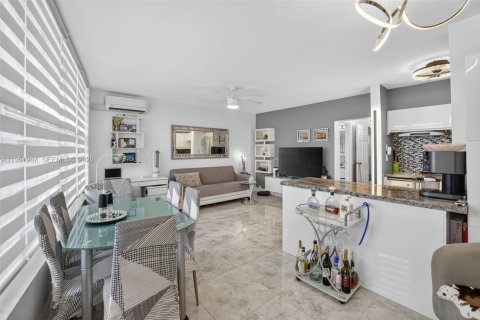 Купить кондоминиум в Халландейл-Бич, Флорида 1 спальня, 68.1м2, № 2010215 - фото 11