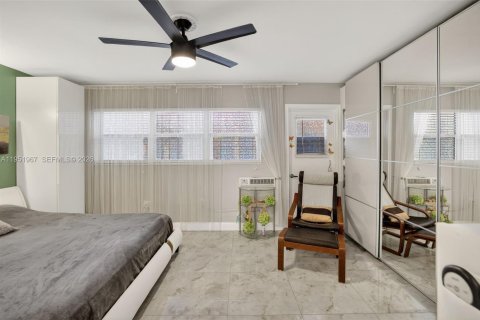 Купить кондоминиум в Халландейл-Бич, Флорида 1 спальня, 68.1м2, № 2010215 - фото 25